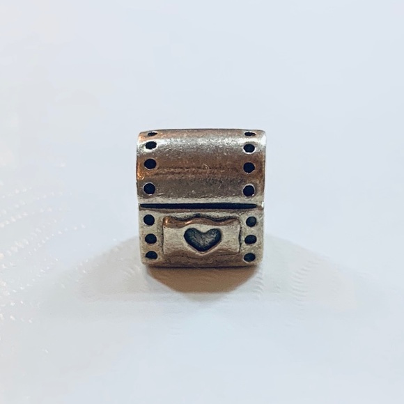 PANDORA Treasure Chest Charm - Picture 2 of 3